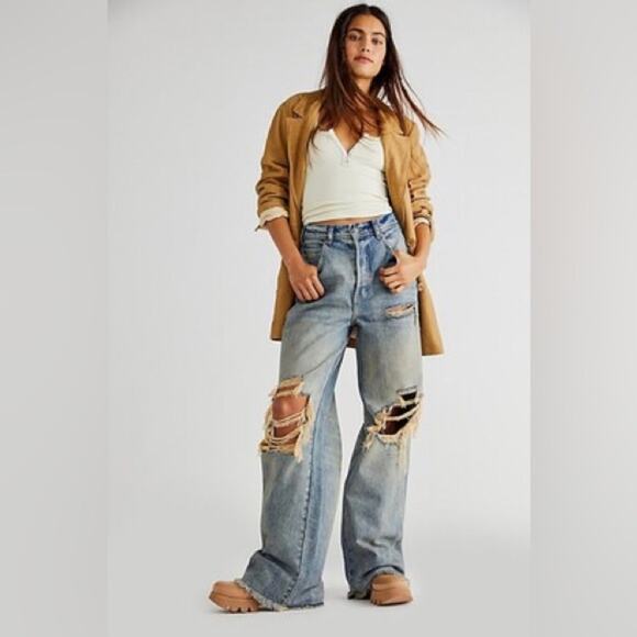 FREE PEOPLE Womens Extreme Wide Leg Light Wash Distressed Denim Jeans Size 25 - Picture 10 of 12